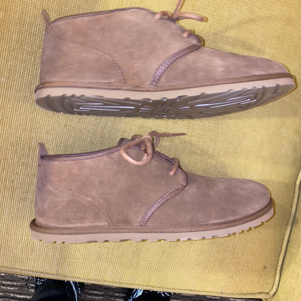 Men’s UGG boots size 11 (AUTHENTIC)👀
